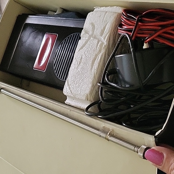 Realistic 2 way radio - Picture 10 of 11